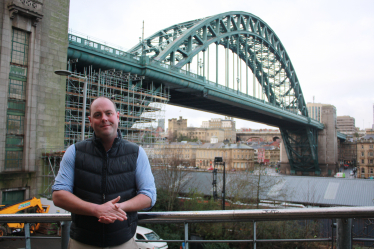 Guy in front of Tyne Bridge works